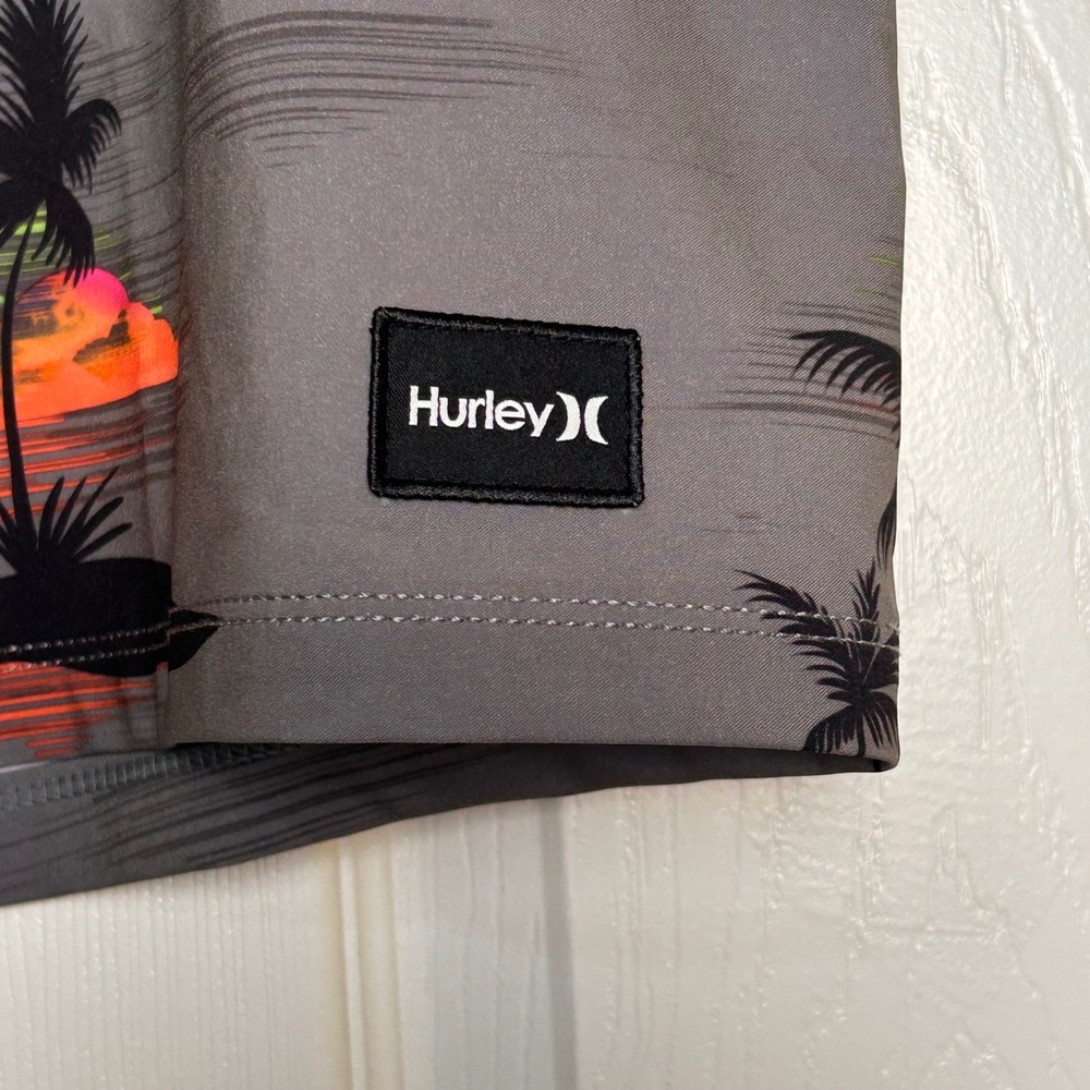 Hurley Phantom Men Board Shorts Size 30 Tropical Palm Tree Sunset 20 in long NWT - Picture 4 of 13